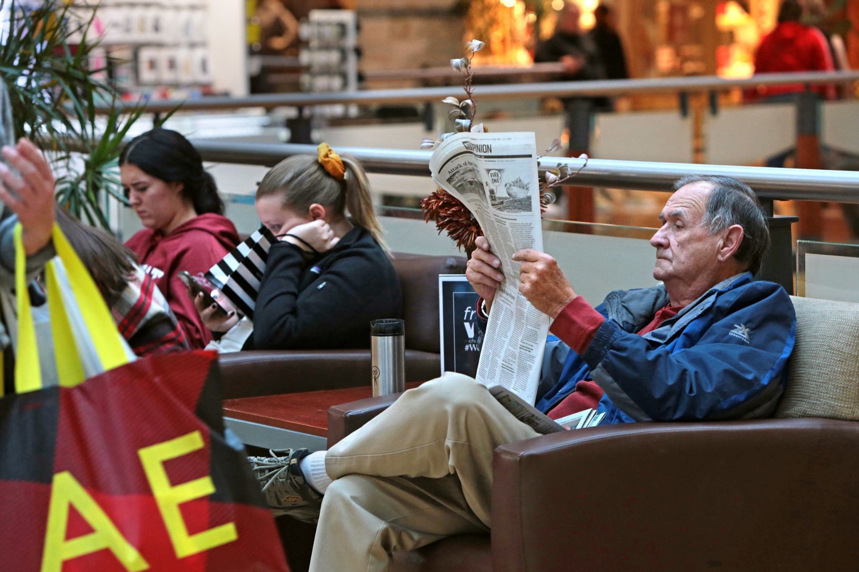 Shoppers search for Black Friday bargains around St. Louis